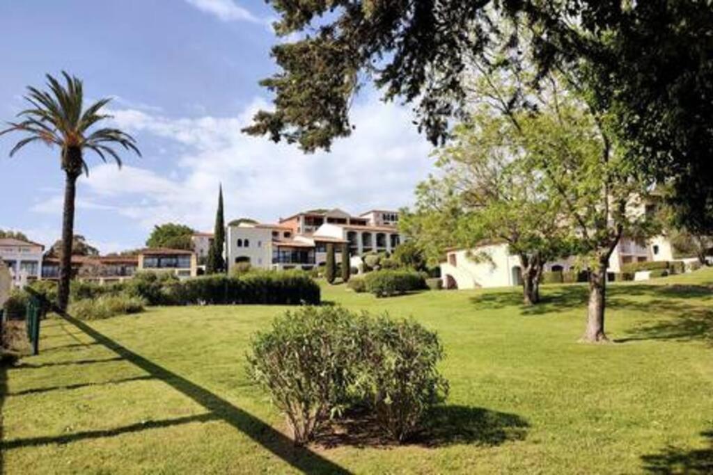 Chez Adriana Appartement Cosy Avec Jardin, Proche Plage 格里莫 外观 照片